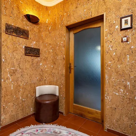 Retro-lux 2br In Kapana Old Town View Daire